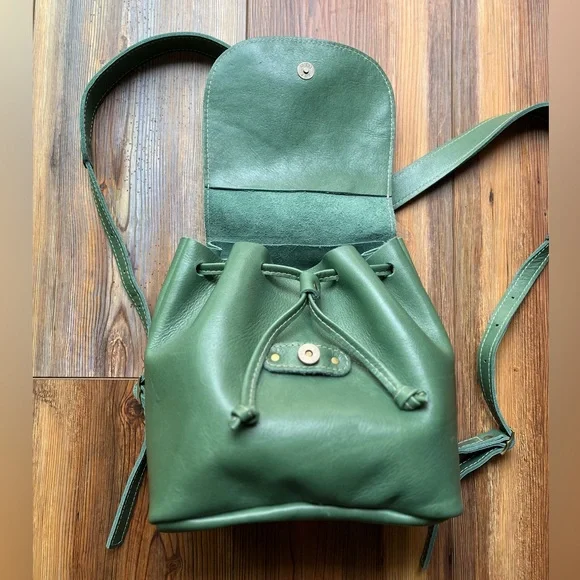 Portland Leather Bucket Backpack Eucalyptus Green - Picture 2 of 4